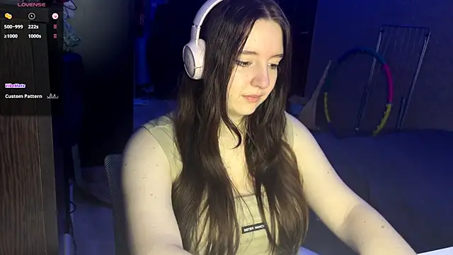 LauretteRagar online show from November 2025 05:39:02 PM