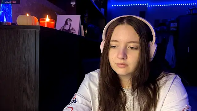 LauretteRagar online show from October 2025 06:07:01 PM