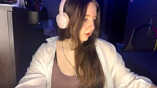 LauretteRagar online show from November 2025 06:19:01 PM