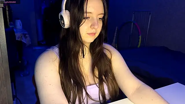 LauretteRagar online show from November 2025 05:12:02 PM