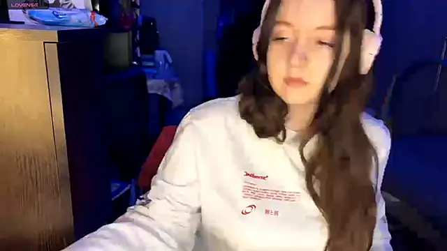 LauretteRagar online show from November 2025 05:13:02 PM