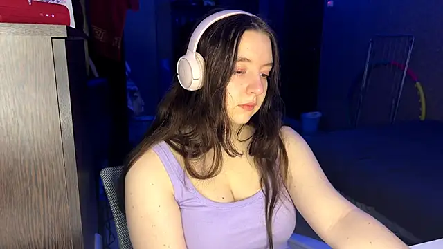 LauretteRagar online show from December 2025 06:14:02 PM