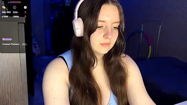 LauretteRagar online show from November 2025 05:24:01 PM