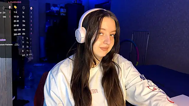 LauretteRagar online show from November 2025 05:13:02 PM