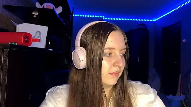 LauretteRagar online show from September 2025 06:09:01 PM