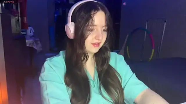 LauretteRagar online show from November 2025 05:28:02 PM