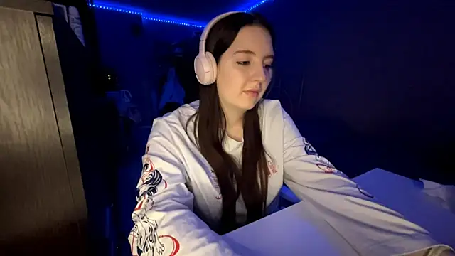 LauretteRagar online show from October 2025 06:08:02 PM