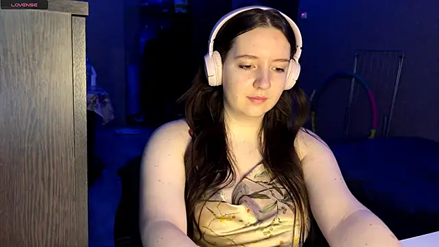 LauretteRagar online show from November 2025 06:22:01 PM