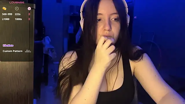 LauretteRagar online show from October 2025 05:14:02 PM