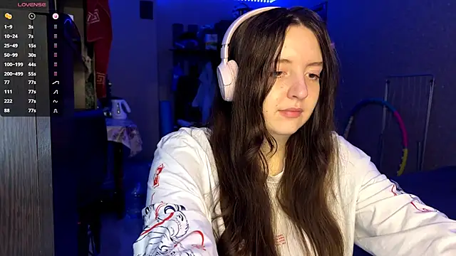 LauretteRagar online show from November 2025 05:49:02 PM