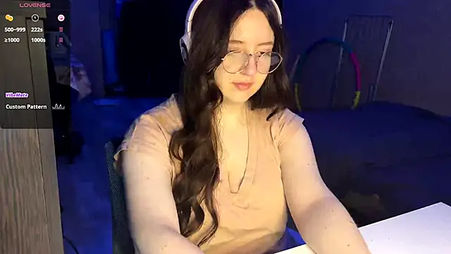 LauretteRagar online show from November 2025 06:25:01 PM