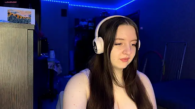 LauretteRagar online show from December 2025 05:33:01 PM