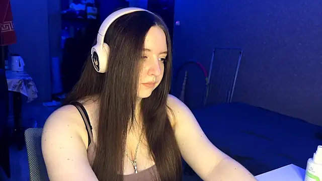 LauretteRagar online show from December 2025 06:31:02 PM