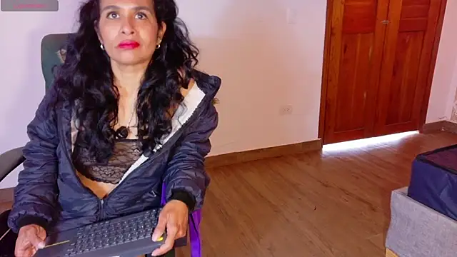 Vanessa 7  online show from December 2025 01:49:02 PM