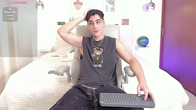 Thiago winteer online show from November 2025 05:40:01 AM