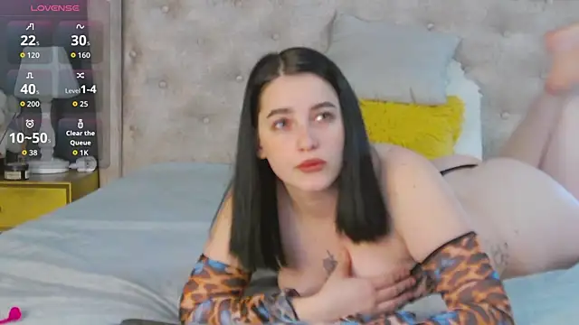 Leah Brooks online show from November 2025 04:57:01 AM