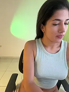 LauraCatalina online show from January 2026 12:53:01 PM