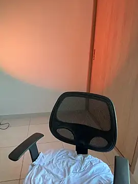 LauraCatalina online show from November 2025 11:43:01 AM