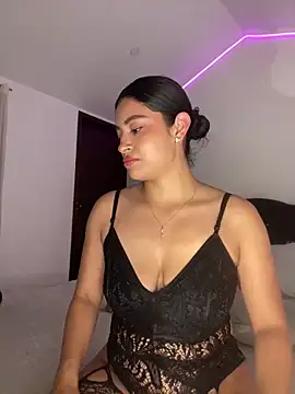 Snapshot of MiaAlarie chatting on February 2026 05:04:02 AM MiaAlarie online show from February 2026 05:04:02 AM