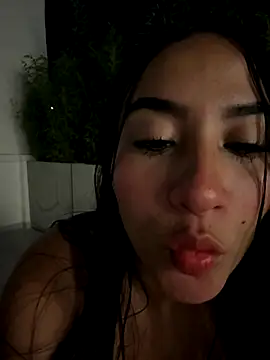 LucianaWild online show from October 2025 04:47:01 AM