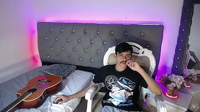 Charlie Cock  online show from September 2025 03:51:01 AM