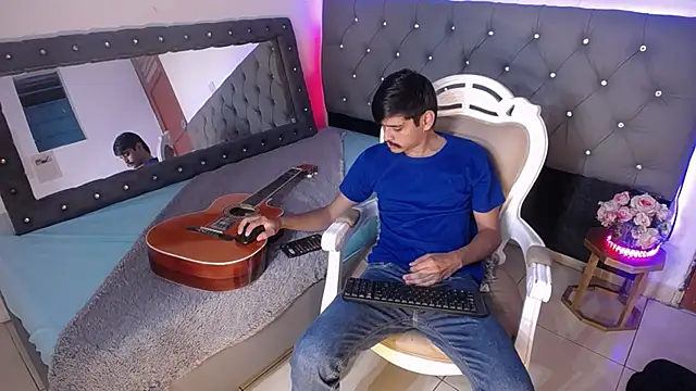 Charlie Cock  online show from September 2025 03:38:01 AM