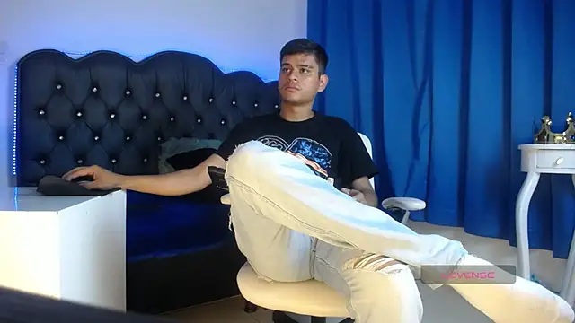 Charlie Cock  online show from November 2025 04:27:02 AM