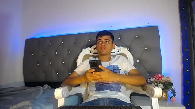 Charlie Cock  online show from November 2025 04:04:01 AM