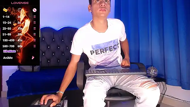 Charlie Cock  online show from November 2025 04:22:01 AM