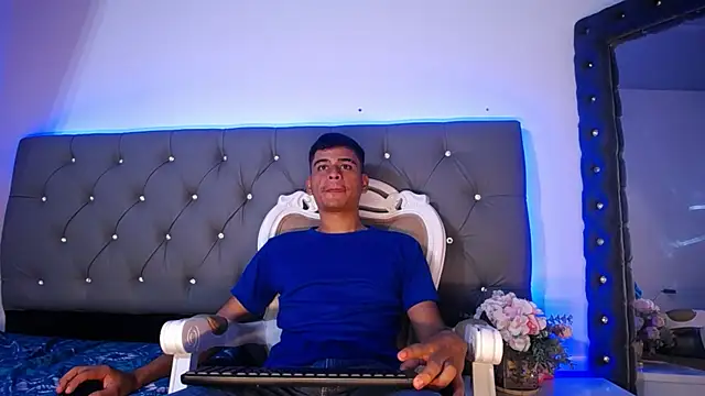 Charlie Cock  online show from October 2025 04:33:01 AM