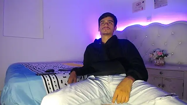 Charlie Cock  online show from October 2025 06:03:02 AM