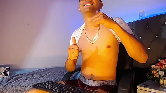 Charlie Cock  online show from November 2025 04:34:02 AM