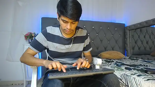 Charlie Cock  online show from September 2025 04:51:02 AM