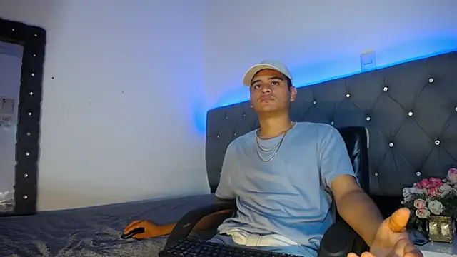 Charlie Cock  online show from November 2025 04:02:01 AM