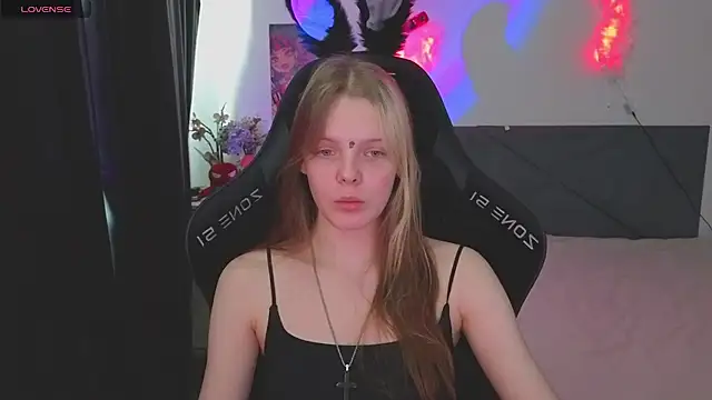 Snapshot of Luna_Navy chatting on September 2025 09:20:01 AM Luna Navy online show from September 2025 09:20:01 AM