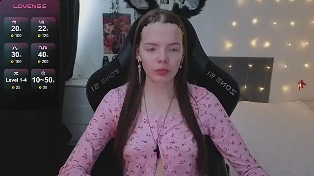 Luna Navy online show from February 2026 07:09:01 AM