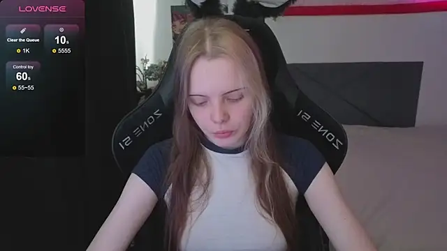 Luna Navy online show from November 2025 09:04:02 AM