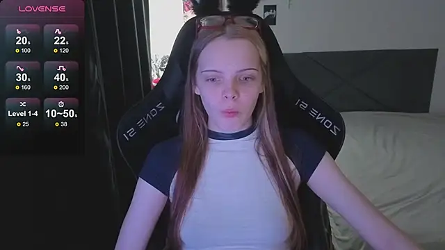 Luna Navy online show from October 2025 09:08:01 AM