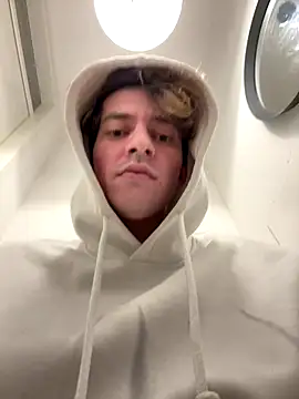 hottest23 online show from December 2025 01:17:01 AM