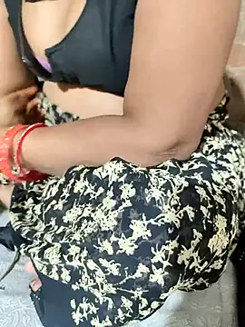 Snapshot of POOJACOUPLE chatting on January 2026 08:40:02 AM POOJACOUPLE online show from January 2026 08:40:02 AM