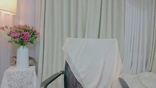 Snapshot of Vessi-babe chatting on June 2026 02:29:01 PM Vessi-babe online show from June 2026 02:29:01 PM