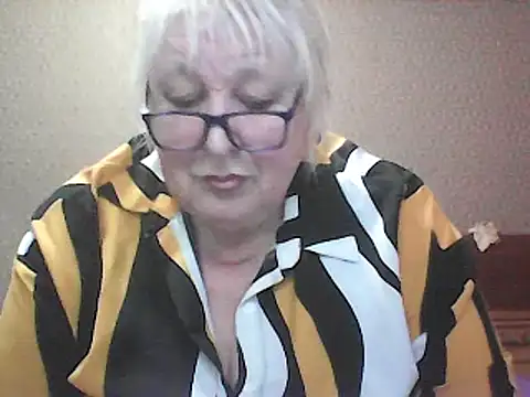 Snapshot of Alexia64231 chatting on October 2025 04:18:01 PM Alexia64231 online show from October 2025 04:18:01 PM