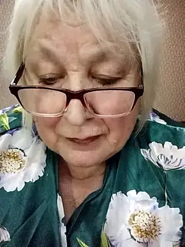 Alexia64231 online show from November 2025 05:02:01 PM