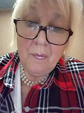 Alexia64231 online show from November 2025 03:48:01 PM