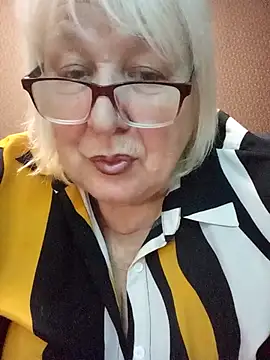 Alexia64231 online show from November 2025 03:45:01 PM