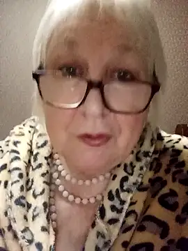 Alexia64231 online show from November 2025 02:06:02 AM