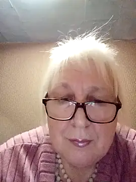 Alexia64231 online show from November 2025 04:44:02 PM