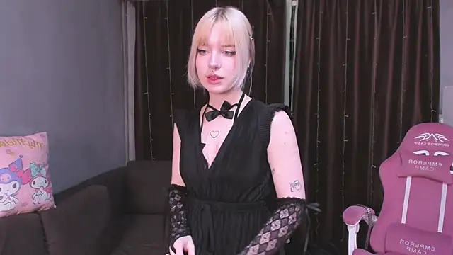 godlikegirlyy online show from October 2025 03:35:01 PM