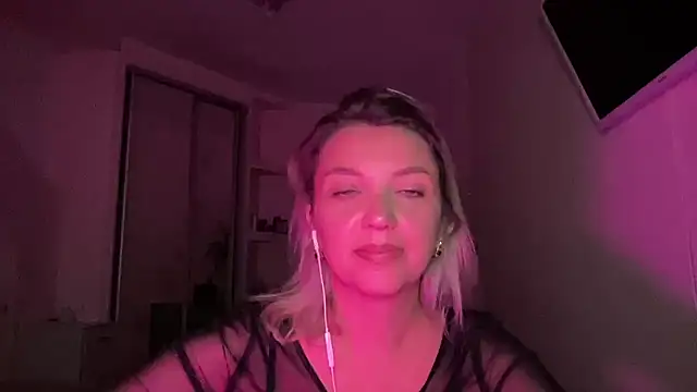 Snapshot of Beautysoul_ chatting on September 2025 06:18:02 PM Beautysoul online show from September 2025 06:18:02 PM