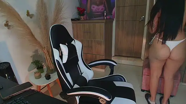 LuluMonroe Eup online show from May 2026 02:04:01 AM